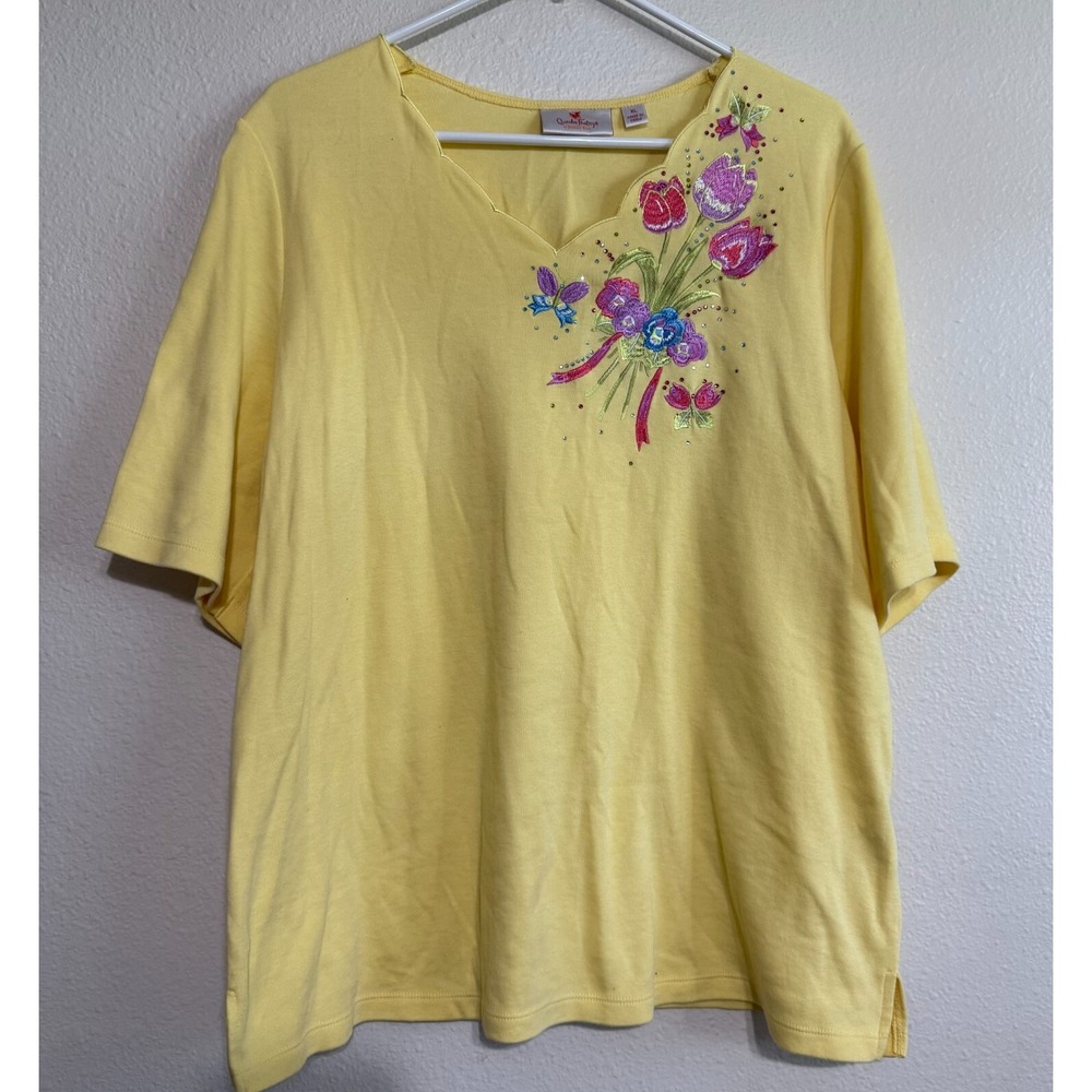 Quacker Factory Shirt Women XL Yellow Embroidered Bead Scallop V-Neck Flowers